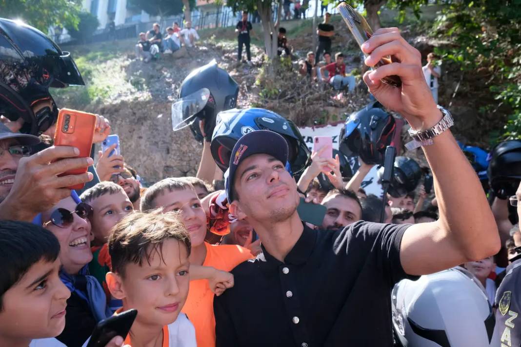 Şampiyon Toprak Razgatlıoğlu'nu Alanya'da Binler Karşıladı 2